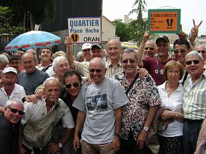 NIMES 2012 05 17 GROUPE DE COPAINS DU QUARTIER DE LA PLACE HOCHE